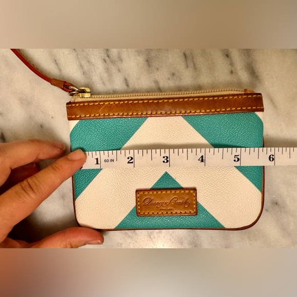 Dooney & Bourke Pebbled Leather Blue and White Chevron Coin Purse or Wristlet - Picture 5 of 6